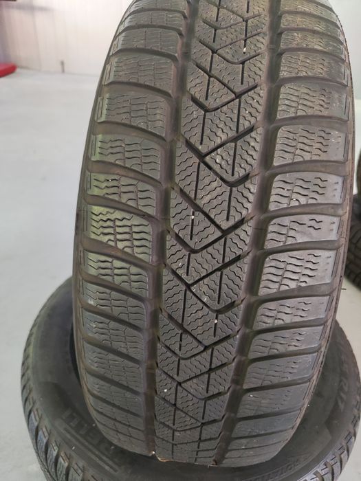 2 бр зимни 225/55/17 Pirelli 22г