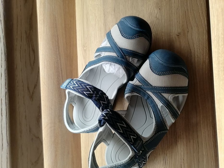 Дамски спортни сандали