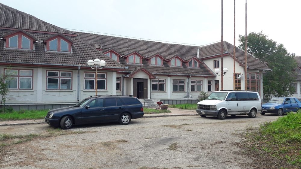 Vand imobil rezidențial suprafata  construita 2450 m piscina interioar
