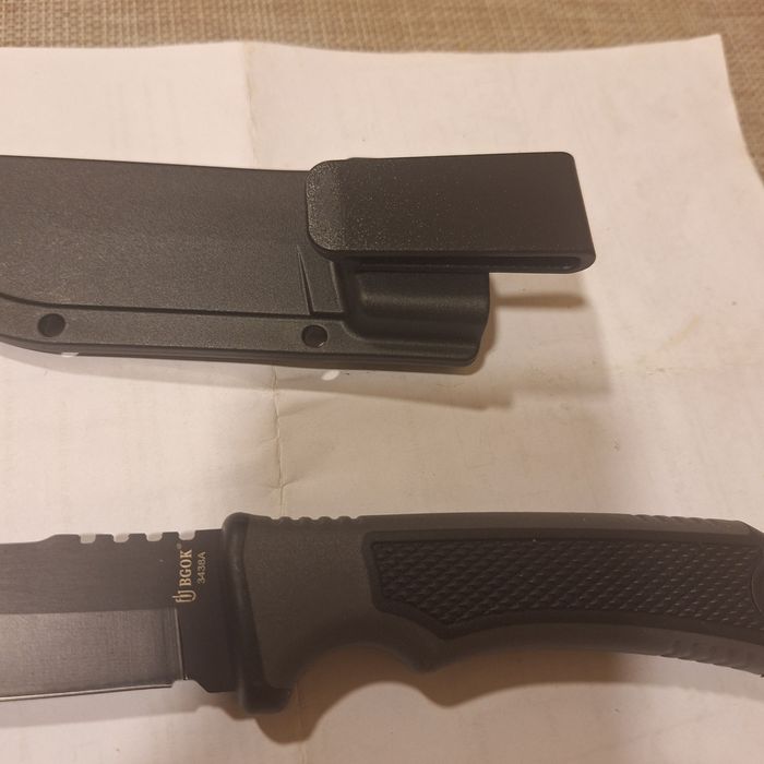 Cuțite tactice lama 10 cm Boker, cel negru cu teaca