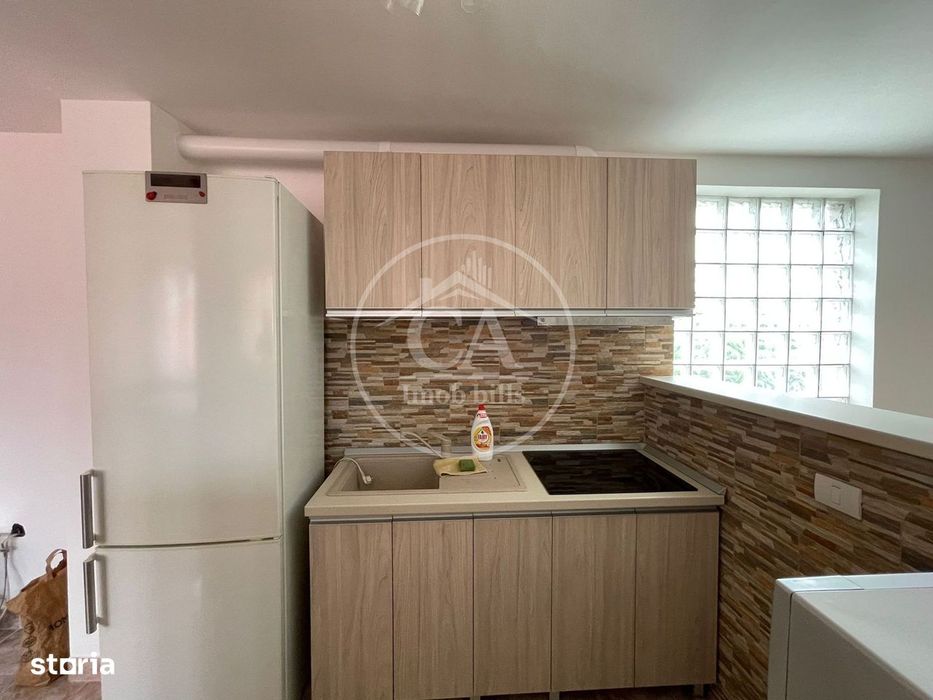 Casa de vânzare cu 8 camere de tip P+E+M in zona Rogerius, Oradea