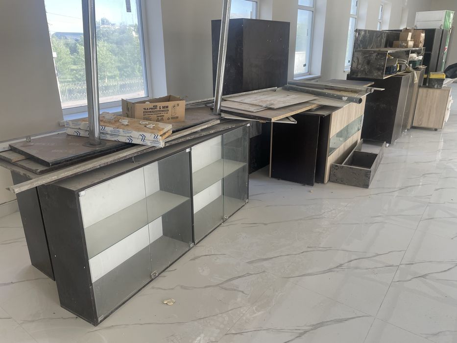 Мебель и вывеска для алкомаркета