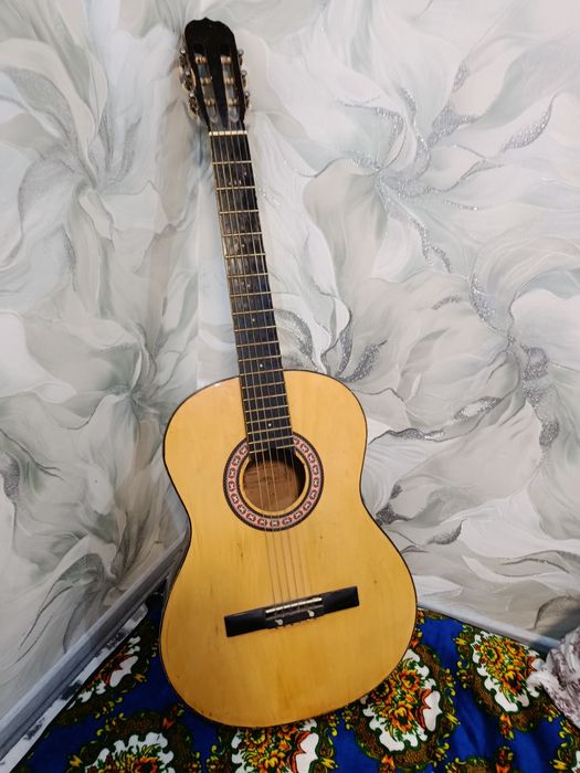 Гитара сотилади холати яхши