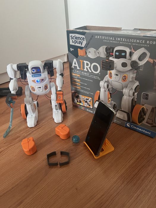Robot interactiv AIRO Noriel