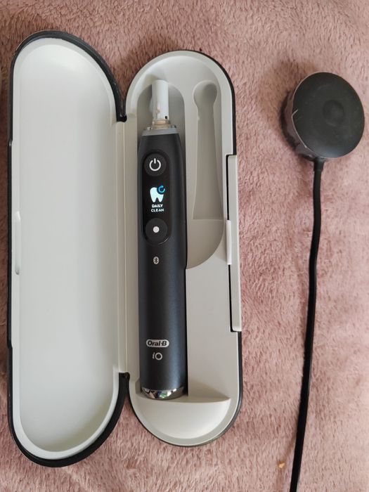 periuțe de dinți oral B IO9 și ai10