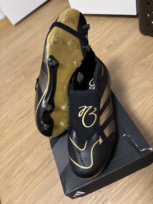 бутонки Adidas “Predator” League.