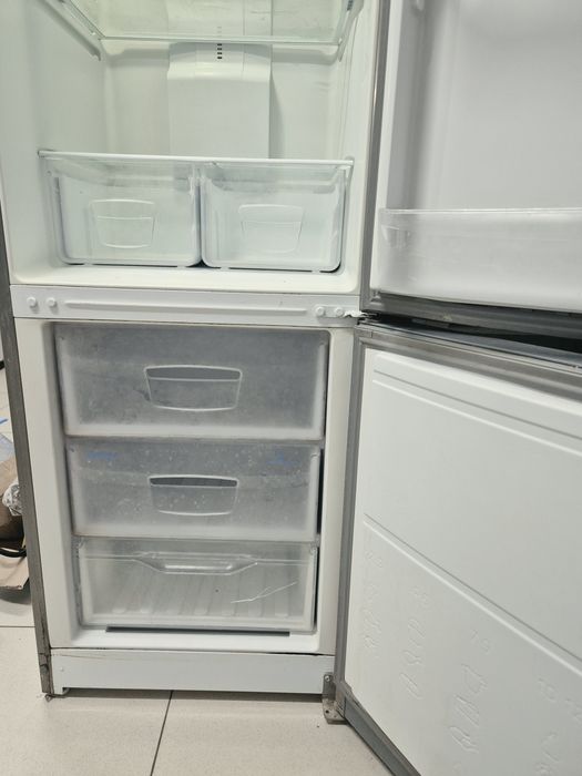 Продам холодильник Indesit