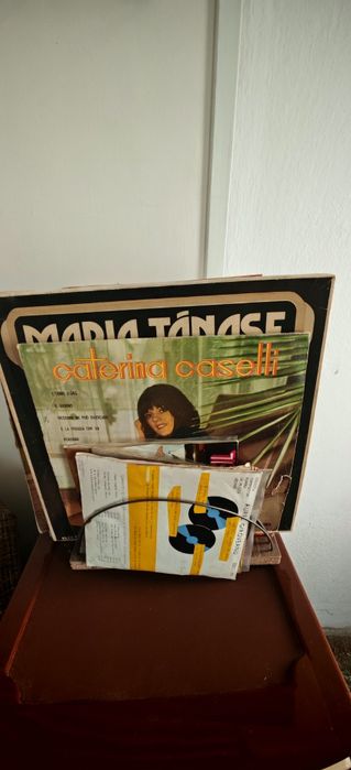 Vând colecție de discuri vinil