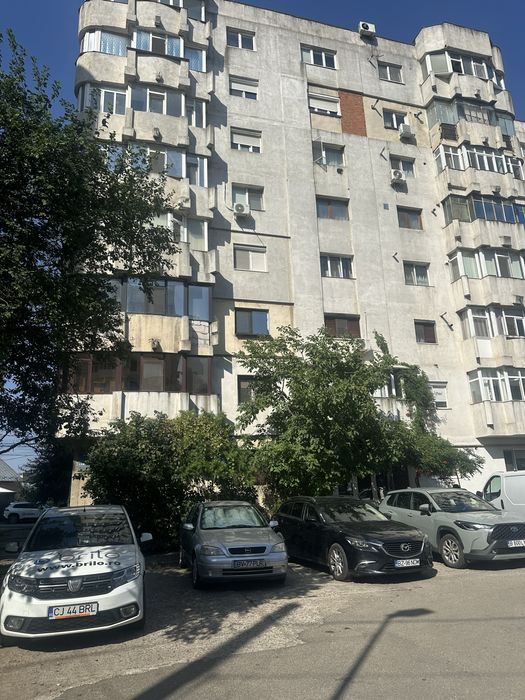 Vand apartament doua camere