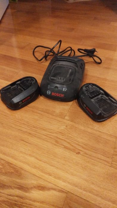 Încărcător + 2 Acumulatori Bosch 14.4V Lithium-Ion