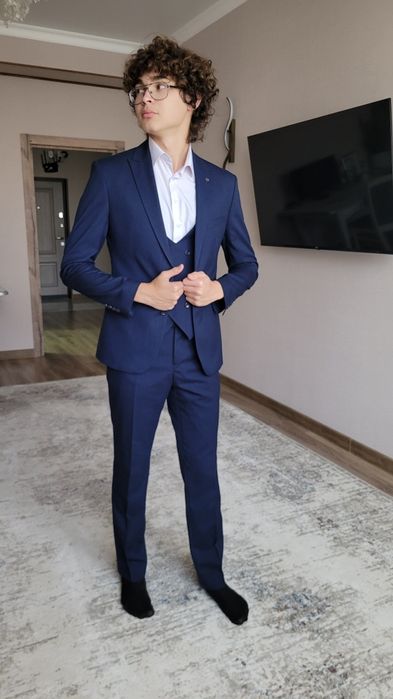 Продам мужской костюм