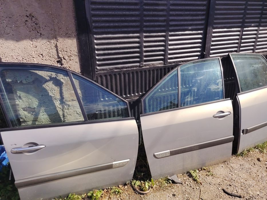 Оборудвани врати Renault scenic 2005 та и преден капак