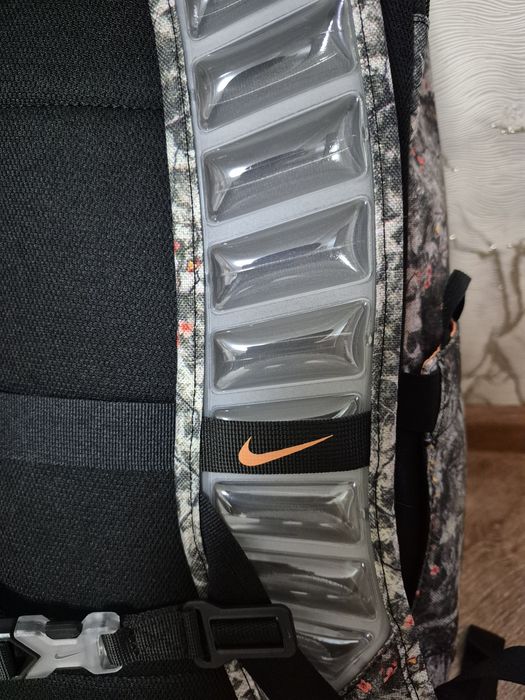 Продам оригинальный рюкзак Nike elite