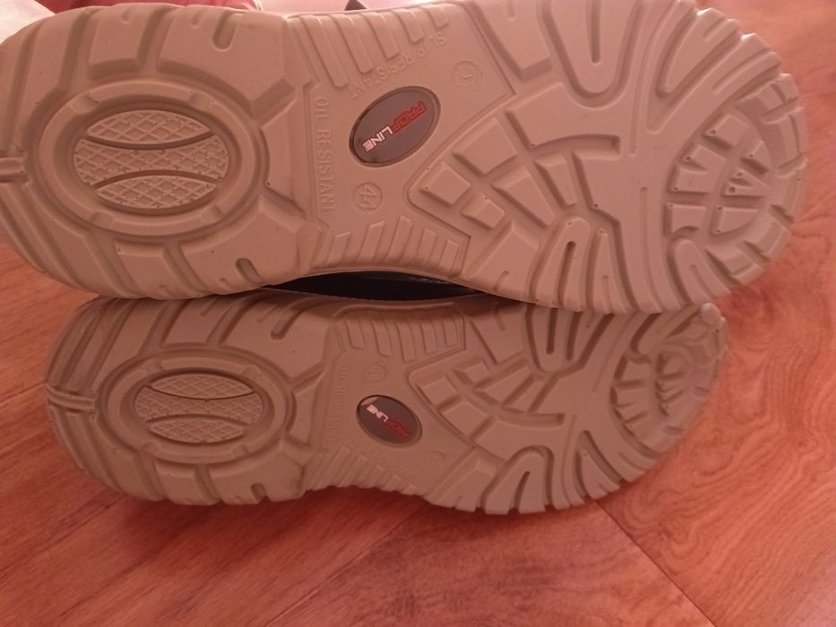 2 пары рабочих ботинок. р44 и 45