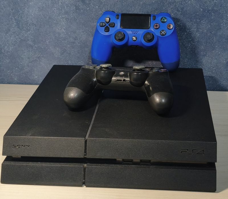 Продам Playstation 4