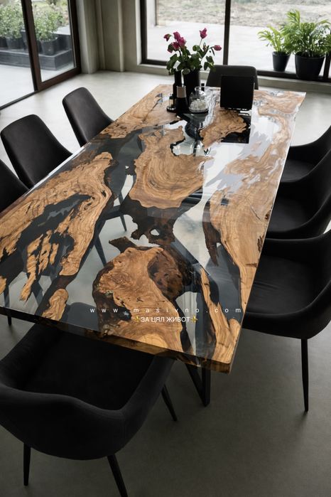 Трапезна маса от естествено дърво и епоксидна смола.