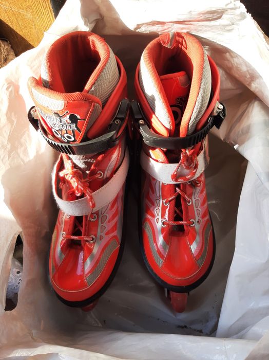 Продам ролики две пары