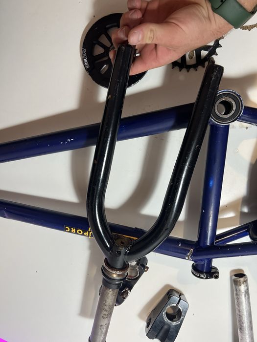 Vand piese bmx custom( cadru full cr mo, furca, angrenaj, cauciucuri, foaie)