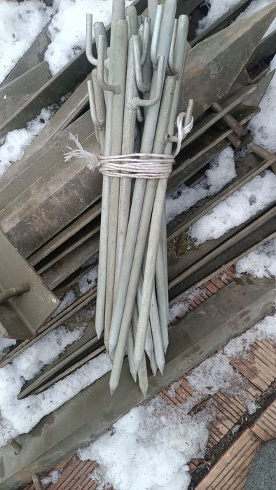 Металлические колышки.