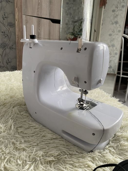 Продам швейную машинку