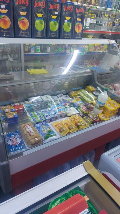 Продам холодильную витрину