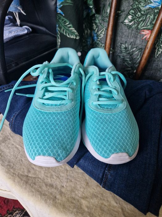 Adidasi dama nike mărimea  37.5