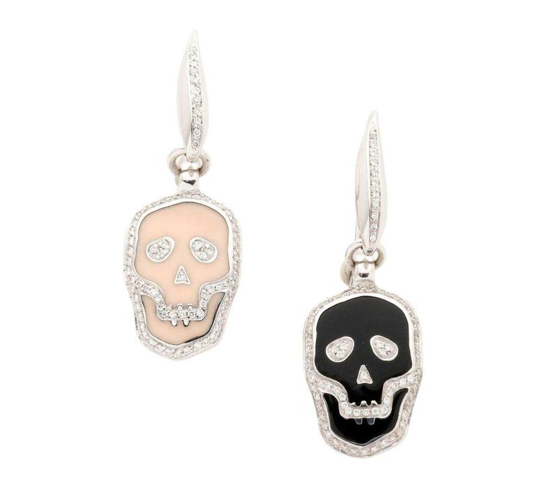 Pereche de cercei Gavello din aur alb , decorată cu email și diamante,