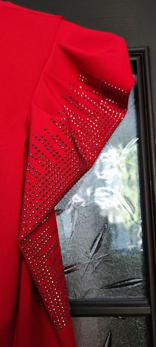 Червена елегантна блуза с буфан ръкав