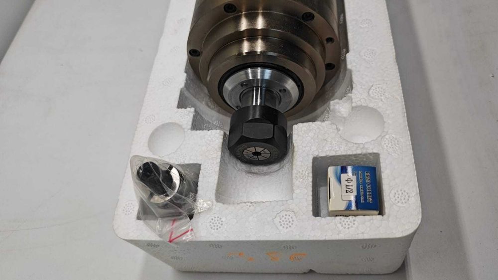 Шпиндель. 3.2кв Двигатель на ЧПУ.380 вольт .водяное охлаждение