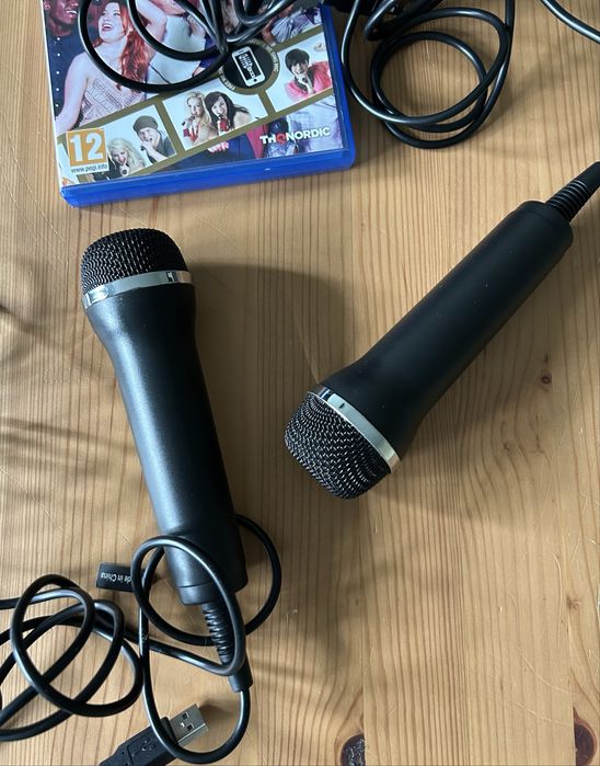 Pachet jocuri PS4: Trackmania Turbo, Lego Movie, Lego Incredibles, We Sing + Microfoane