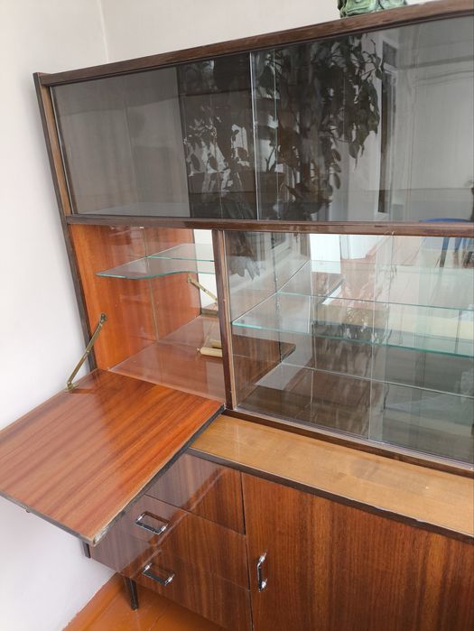 Сервант в хорошем состоянии