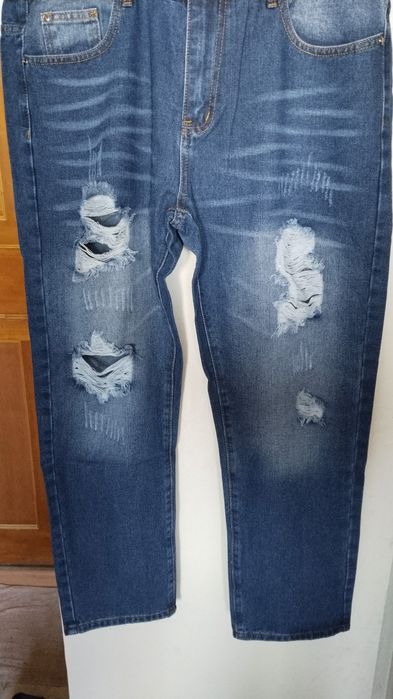 Продам джинсы новые унисекс.