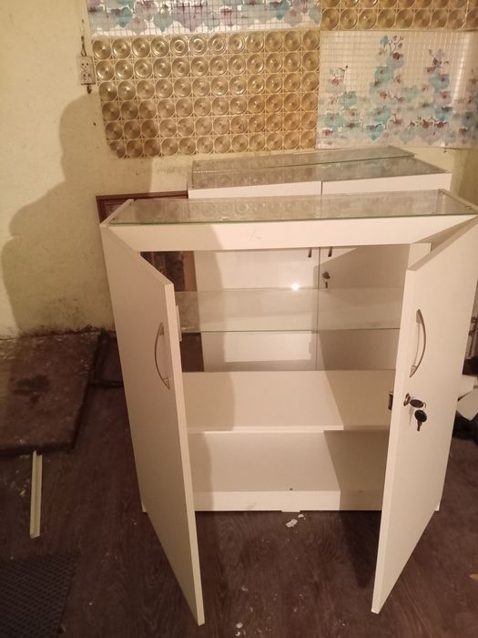 Продам шкаф витрину для магазина