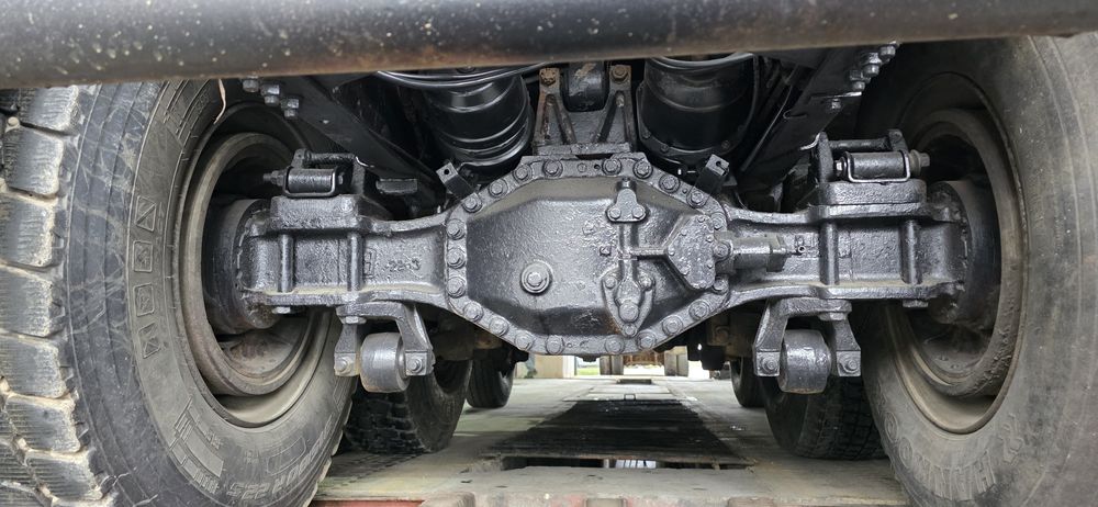 Vând autobasculanta 6x4 motor renault 385 cai