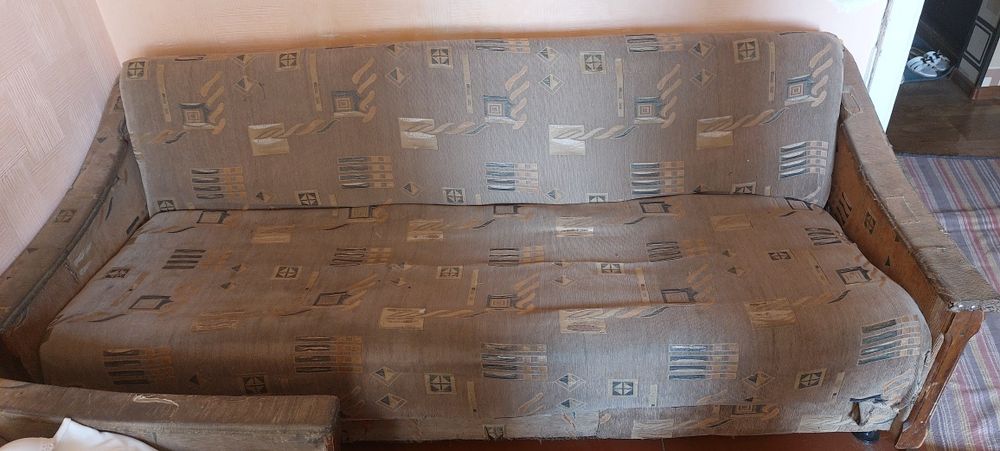 Срочно продам диван с креслами и столик