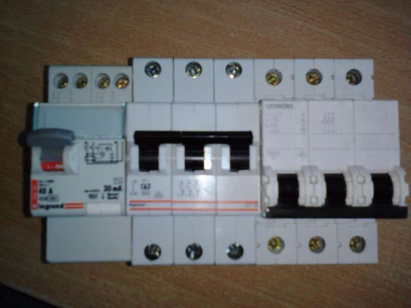 Продавам авт. предпазители и дефектнотокови защити/ДТЗ+Промо табло