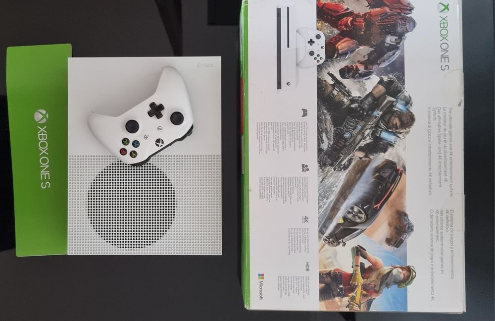 Consolă XBOX ONE  S  cu controler