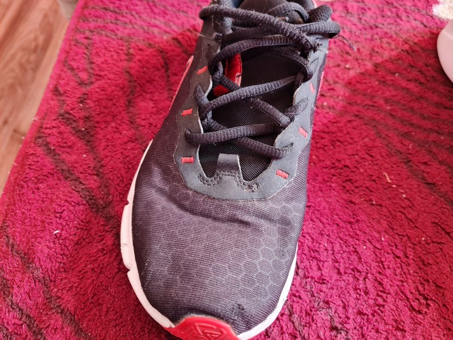 Adidasi nike alergat