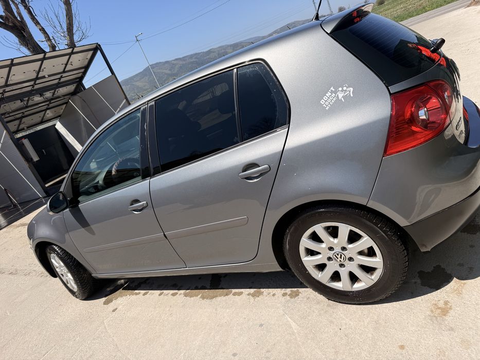 Продавам VW golf 5