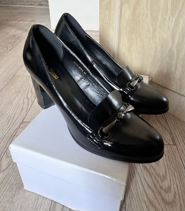 Туфли почти новый 39размер