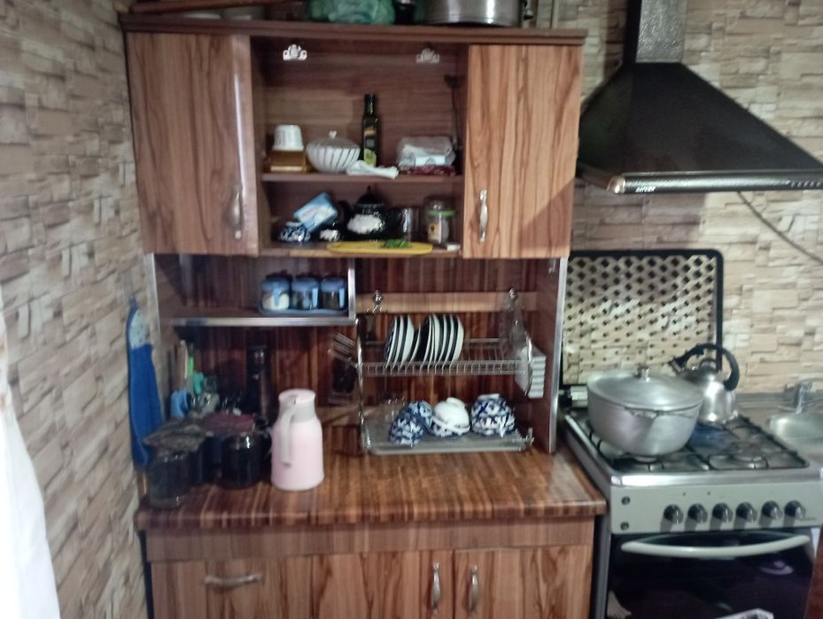 6 sotix 4 xona oshxona vana Hojatxona lari bor honalar imulsa qilingan