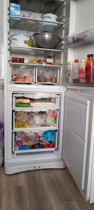 Холодильник Indesit