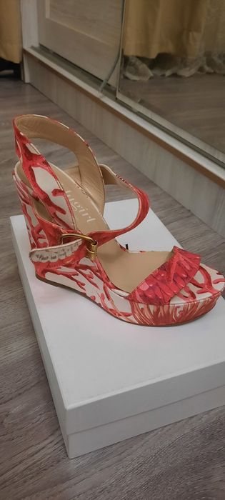 Италия босоножки новые