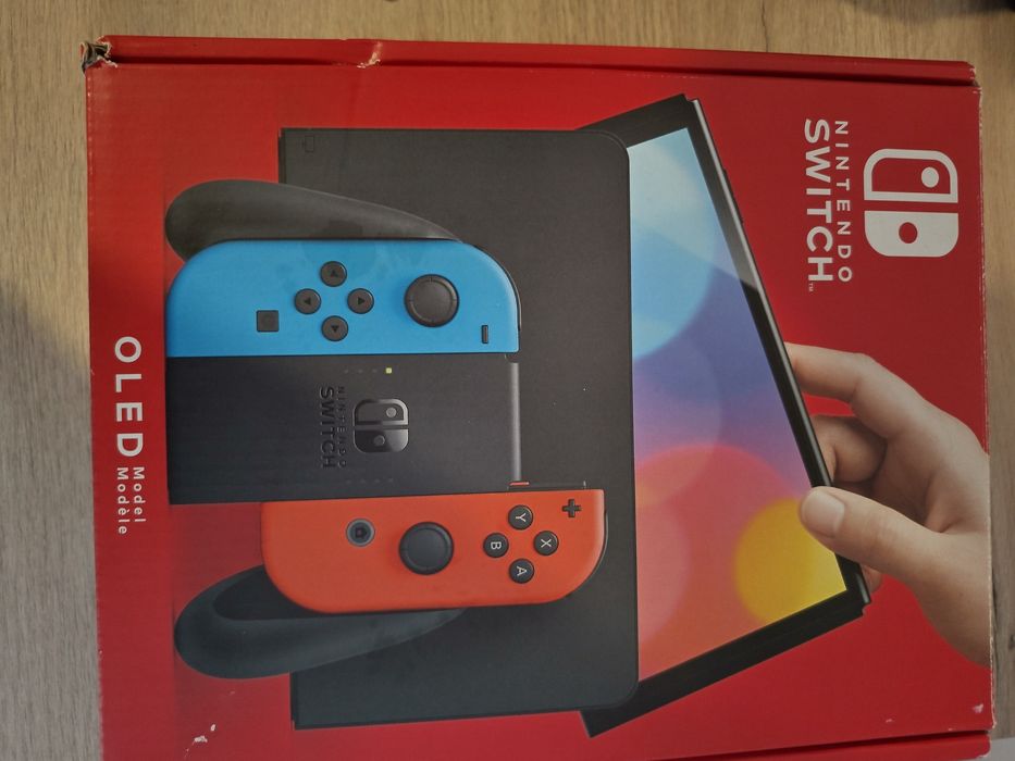 Nintendo Switch + калъф и две игри