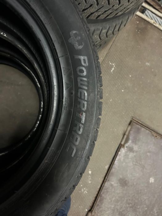 Продам шины- липучка