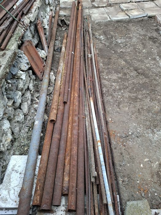 Продавам тръби 4-5м и арматура дебела.