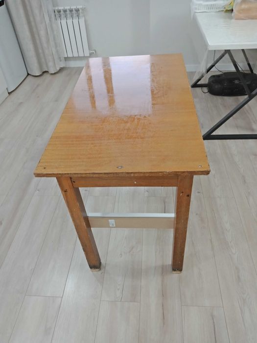 Стол Советский хорошего качества.