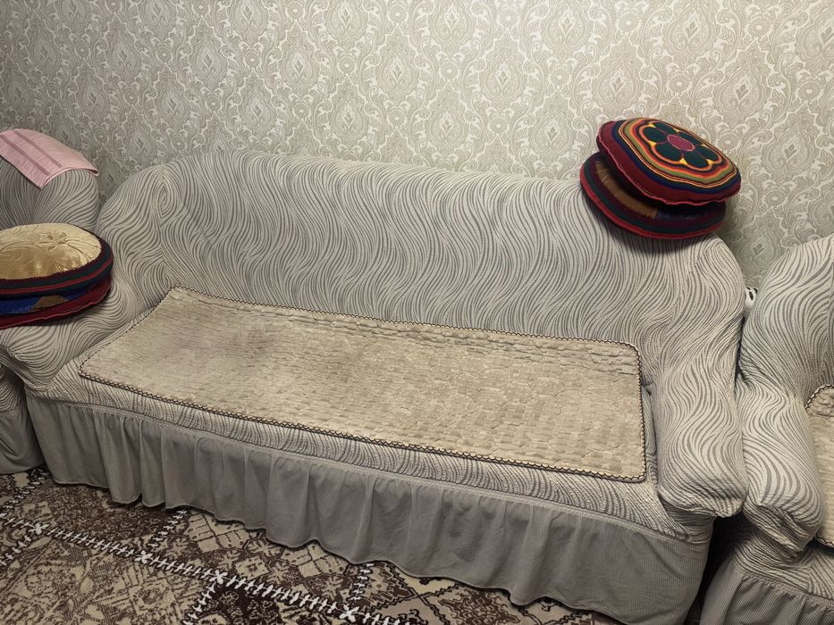 Продам диван с 2 креслами