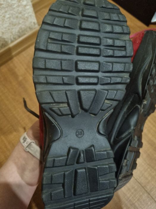 Продам женские ботиночки