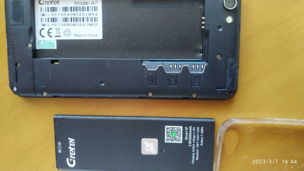 Продавам запазен малък телефон Gretel A7 за GPS навигация на кола